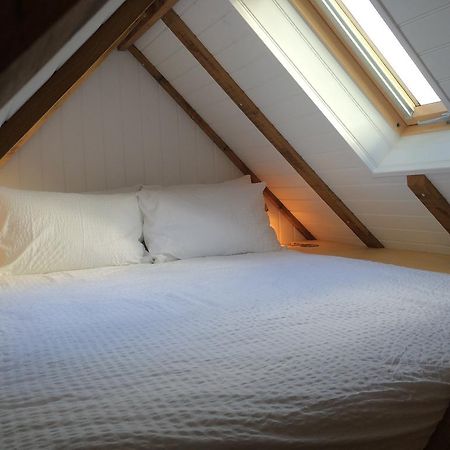 Shepherds Barn West Dean Bagian luar foto