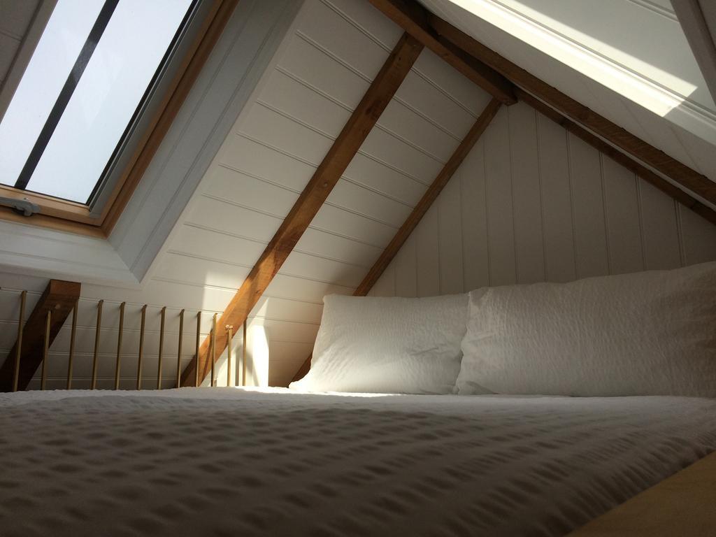 Shepherds Barn West Dean Bagian luar foto
