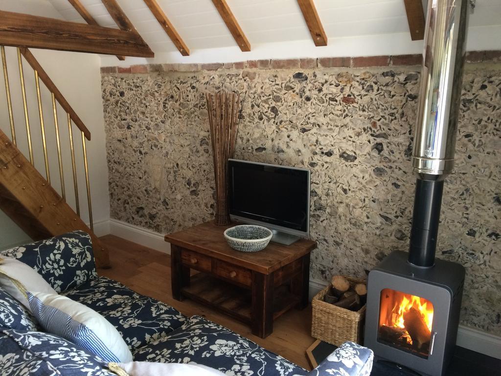 Shepherds Barn West Dean Bagian luar foto