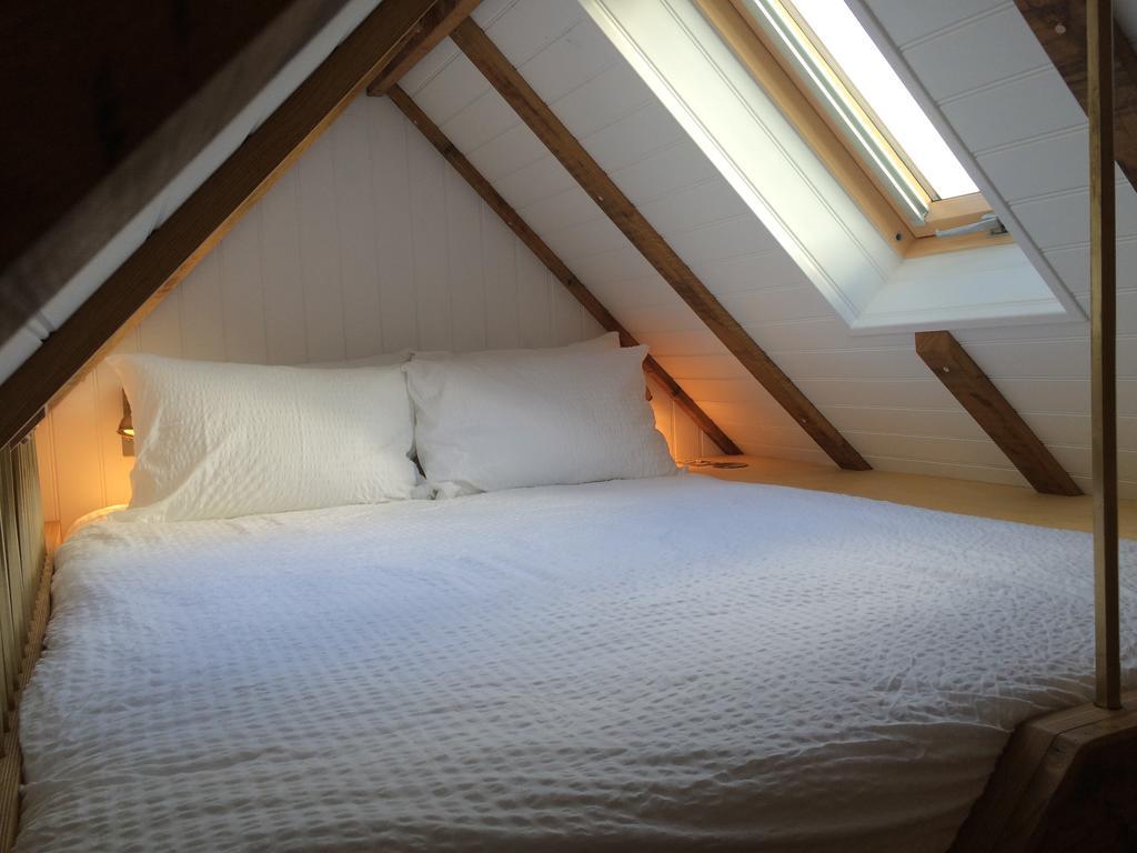 Shepherds Barn West Dean Bagian luar foto