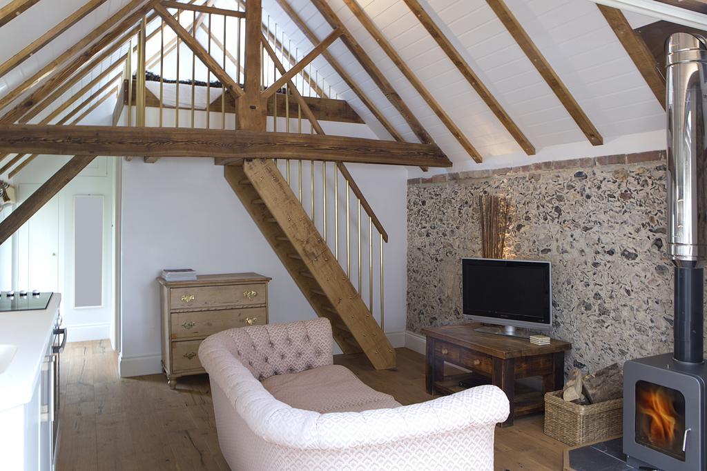 Shepherds Barn West Dean Bagian luar foto