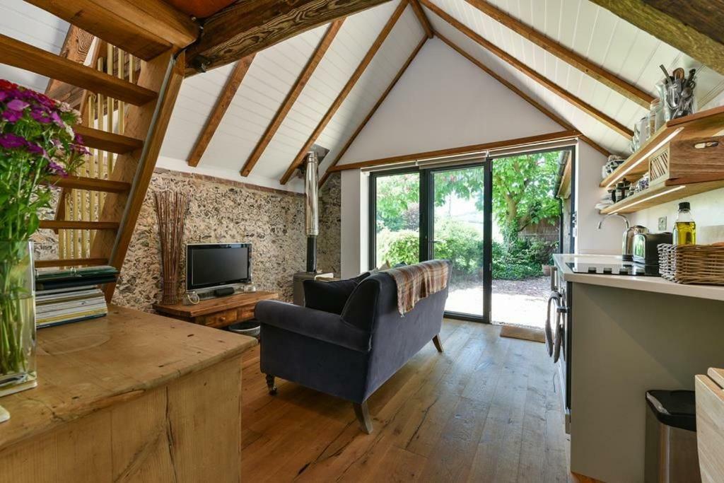 Shepherds Barn West Dean Bagian luar foto