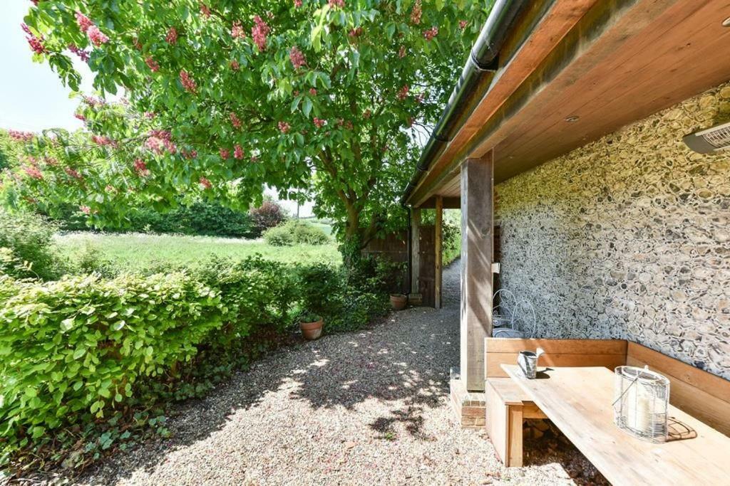 Shepherds Barn West Dean Bagian luar foto